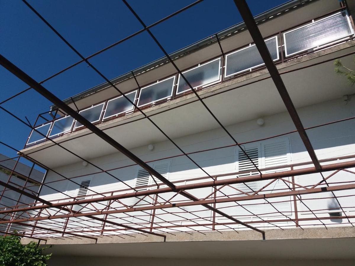 Apartment Viktoria Primosten Exterior photo