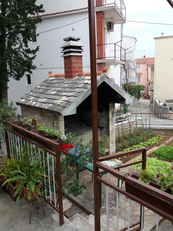 Apartment Viktoria Primosten Exterior photo