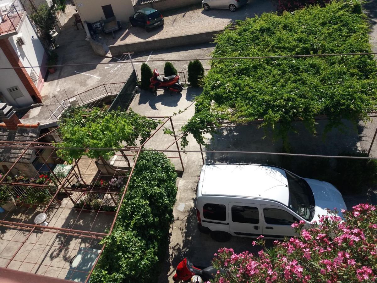 Apartment Viktoria Primosten Exterior photo